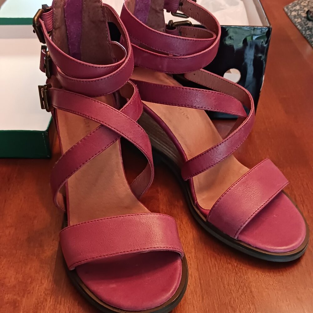 Chocolat Blu Naomi sandals